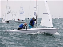Race-5-AUS-4136-rounds-the-windward-mark.jpg